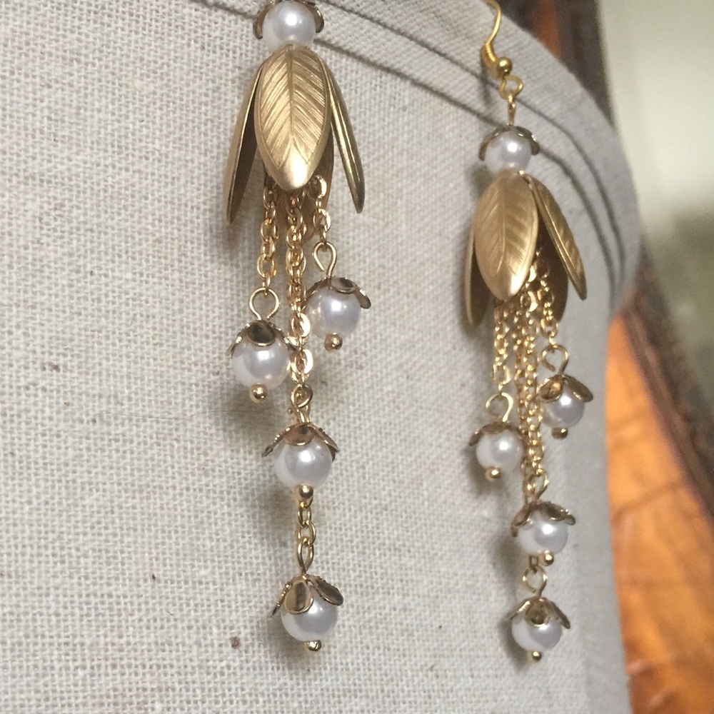 Fashion pearl drop earrings